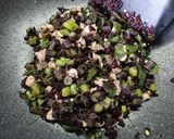 รูปขั้นตอนการทำที่ 4 ของ ข้าวไรซ์เบอร์รี่คลุกผัดกะเพราอกไก่ คลีน