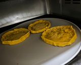 A picture of step 5 of Sopes with Pork Cracklings in Green Salsa.