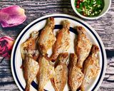 Hình bước làm 4 của món Cá Liệt Lợ Chiên Chấm Mắm Ngò