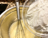 Foto del paso 5 de la receta: Tarta de yogur con mermelada de frambuesas