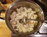 A picture of step 2 of Cauliflower and bacon stir fly.