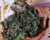Foto langkah ke 3 dari resep Telur dadar daun singkong.