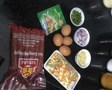 Hình bước làm 2 của món Cơm chiên lạp xưởng