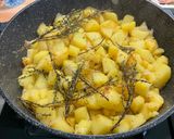 Une image de l'étape 12 de Pommes de terre rouges sautées ail, oignon et herbes aromatiques.