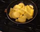 Foto del paso 1 de la receta: Bizcocho de manzana en sartén