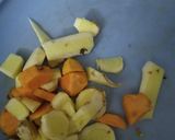 A picture of step 1 of Kacchi haldi ki chutney.
