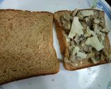 A picture of step 5 of Mushroom sandwiches.