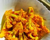 A picture of step 8 of Aloo Gobhi.