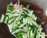 Foto langkah ke 3 dari resep Oseng Timun.