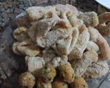 Foto del paso 3 de la receta: Frutos de mar: Rabas, langostinos y camarones fritos