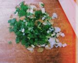 Foto del paso 1 de la receta: Salsa de crema al verdeo fácil
