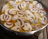 Foto del paso 4 de la receta: Mulsos de pollo guisados con zanahoria y champiñones