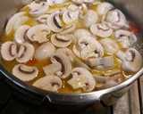 Foto del paso 4 de la receta: Mulsos de pollo guisados con zanahoria y champiñones