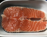 Foto del paso 1 de la receta: Salmón fresco macerado al horno con curry de Madras