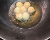 A picture of step 6 of Suji ke gulabjamun.