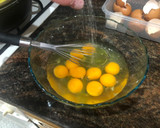 Foto del paso 2 de la receta: Tortilla de patatas rellena de jamón York y queso