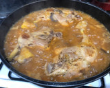 Foto del paso 9 de la receta: Pollo guisado con setas de cultivo y aromas de hierbas provenzales