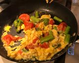 Foto langkah ke 4 dari resep Tumis Asparagus Telur & Tomat #Maree.