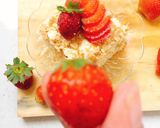 Foto langkah ke 5 dari resep Dessert strawberry cheese cake (no bake).