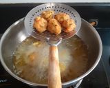 A picture of step 2 of Hotchpotch Pakoda.