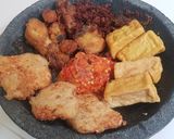 Foto langkah ke 15 dari resep Ayam Goreng + Tahu Tempe Sambal.