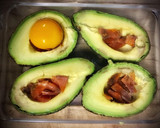 Foto del paso 3 de la receta: Aguacate al horno relleno de salmón y huevo