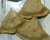 A picture of step 2 of Whole wheat(gandum atta) samosay with green raita chutni.