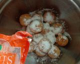Foto langkah ke 6 dari resep Chapssal Korean Donuts.