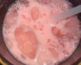 Foto langkah ke 2 dari resep Smoothies strawberry yoghurt.