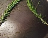 Foto del passaggio 8 della ricetta Spiedini di lombo di maiale con salsa di mele, zenzero e rosmarino