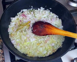 Foto del paso 3 de la receta: Pollo asado con manzanas ácidas y salsa suave de chocolate