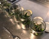 Une image de l'étape 7 de Conserves de piments verts aux tomates, ail et herbes aromatiques.