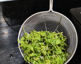 A picture of step 1 of Coriander leaves chutney.