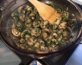 Une image de l'étape 6 de Champignons de paris à la crème d'ail et persil.