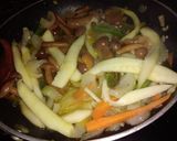 Foto del paso 4 de la receta: Prawn chow mein (fideos chinos con salteado de verduras y gambas)