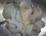 Foto langkah ke 1 dari resep Tumis udang bawang putih.