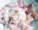 Hình bước làm 2 của món Bánh canh tôm, mực và chả cá