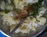 A picture of step 1 of Mumbai aloo masala toast.