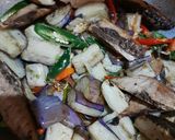 Foto langkah ke 4 dari resep Ikan Tongkol + Terong masak Kecap.