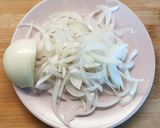 Foto del paso 1 de la receta Hígado de ternera encebollado con Puré de patata