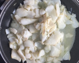 Foto del paso 3 de la receta: Tortilla de bacalao con pimientos