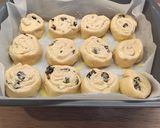 Mascarpone krémmel töltött aszalt szilvás kelt csigák recept fázis 7 fotója