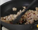 รูปขั้นตอนการทำที่ 2 ของ กะเพราไก่ไข่ขาวม้วน สูตรคลีน