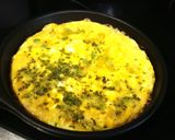 Foto del paso 2 de la receta Tortilla de huevo con guisantes congelados