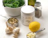 Foto langkah ke 2 dari resep Kale Pesto for Shrimp Spaghetti | Shrimp Spaghetti with Kale Pesto | Saus Kale.