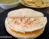Foto del paso 6 de la receta: Tortillas de trigo con pollo, queso y guacamole