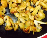 A picture of step 1 of Matar mushroom masala.