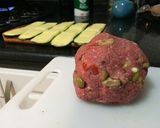 Foto del paso 3 de la receta: Rollitos de zapallo italiano (sukini o zucchini) rellenos con carne picante