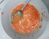 Foto langkah ke 3 dari resep Telur dadar campur wortel parut yang sehat.