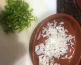 Foto del paso 1 de la receta: Crackers de ensalada templada de bacalao
